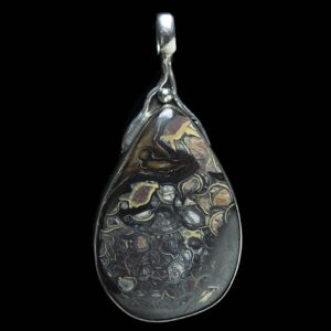 yOni opal teardrop pendant